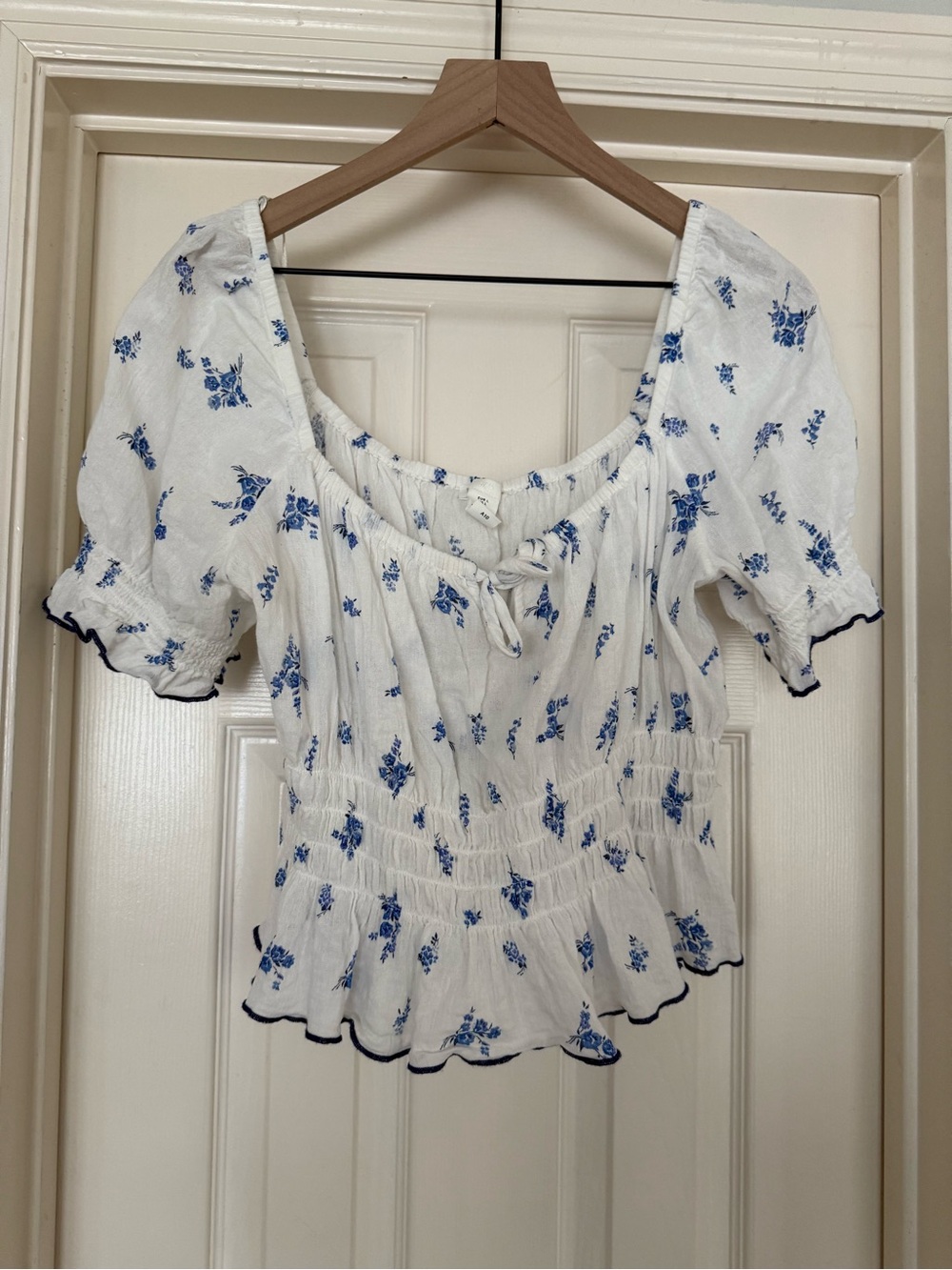 H&M White & Blue Floral Peasant Top